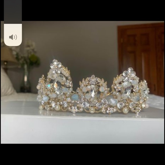 Wedding crown - Picture 2 of 5